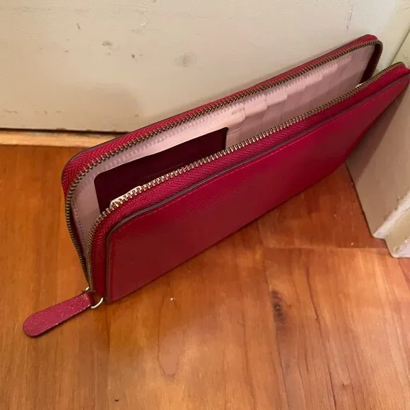 Red Wallet - Picture 1 of 4